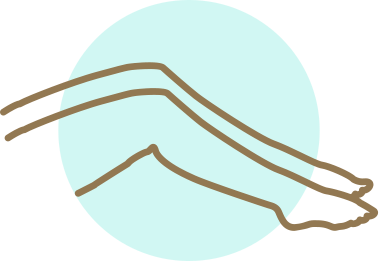 力まず、リラックスする（軽くひざを曲げるなど）